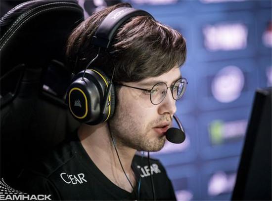 Ruler伊泽瑞尔闪转腾挪收割 Yagao斯莫德完成斩杀 JDG赢首局