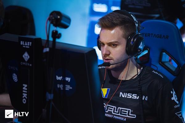 或无缘S13赛季！小狗Uzi直播发声，年龄问题是关键